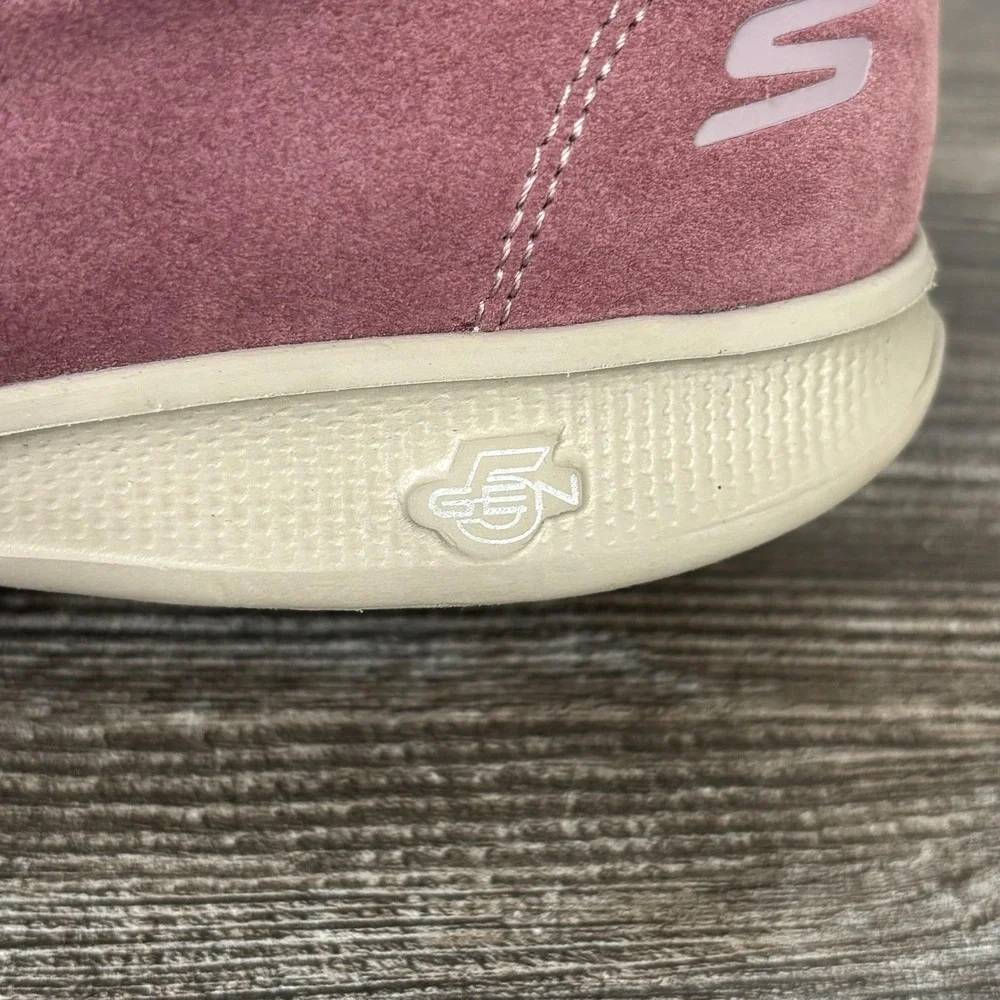 Skechers go shoes